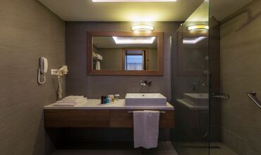 Liv Hotel By Bellazure