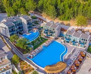 Orka Cove Hotel Penthouse & Suites