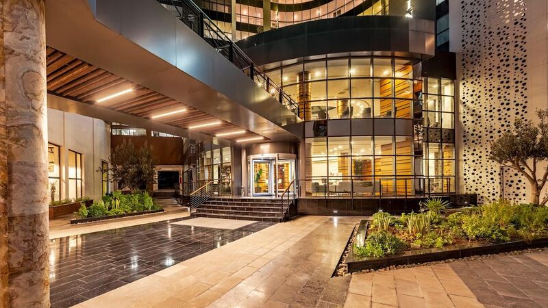 Novel Center Point Hotel