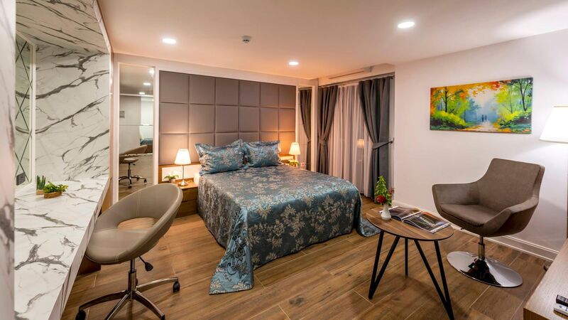 Novel Center Point Hotel