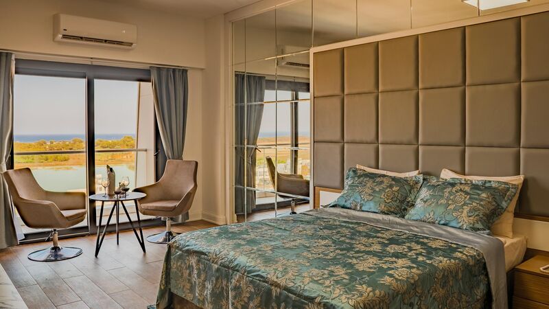 Novel Center Point Hotel