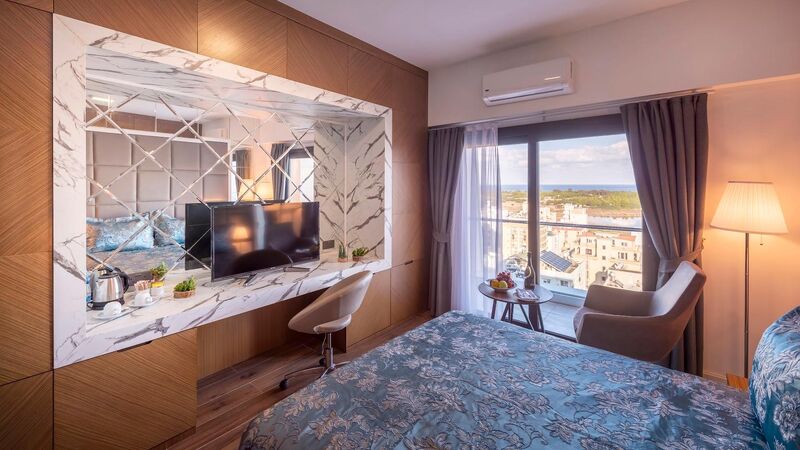 Novel Center Point Hotel