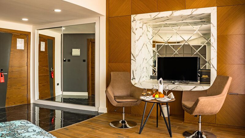 Novel Center Point Hotel