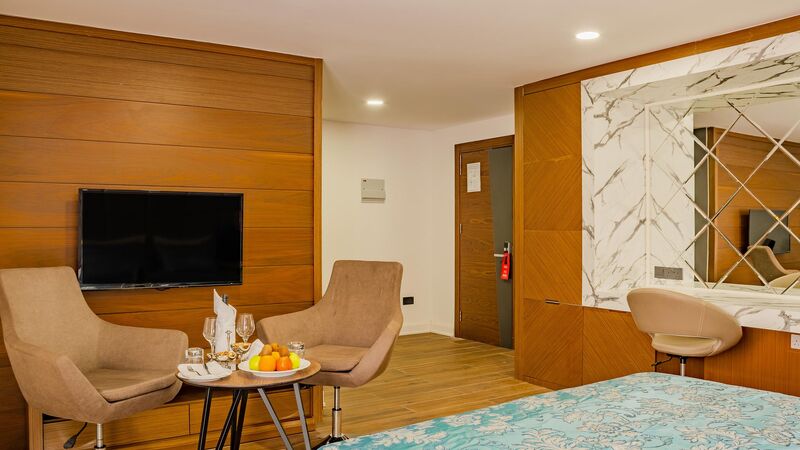 Novel Center Point Hotel