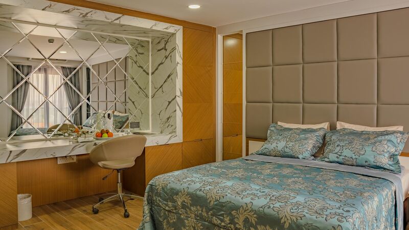Novel Center Point Hotel