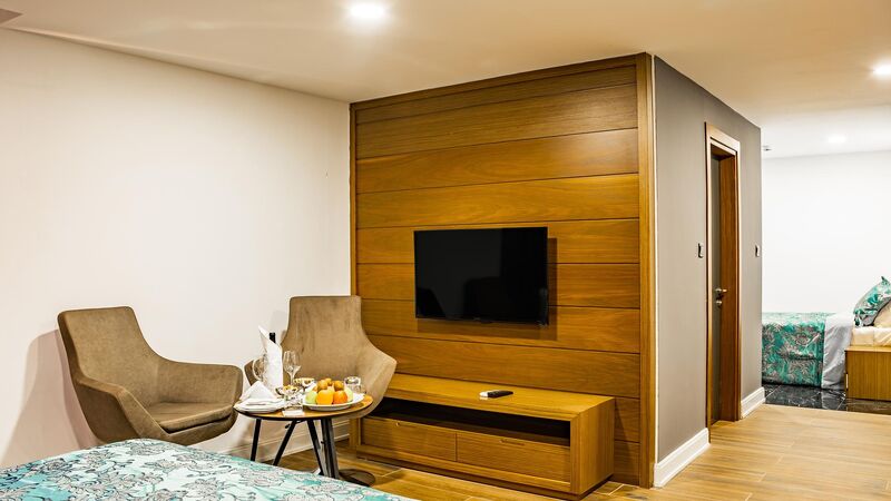 Novel Center Point Hotel