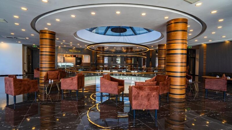 Novel Center Point Hotel