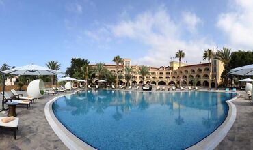 Le Chateau Lambousa Hotel