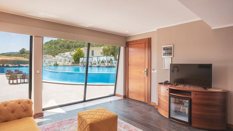 Orka Cove Hotel Penthouse & Suites