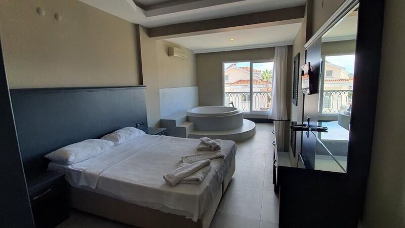 Golden Life Resort & Spa