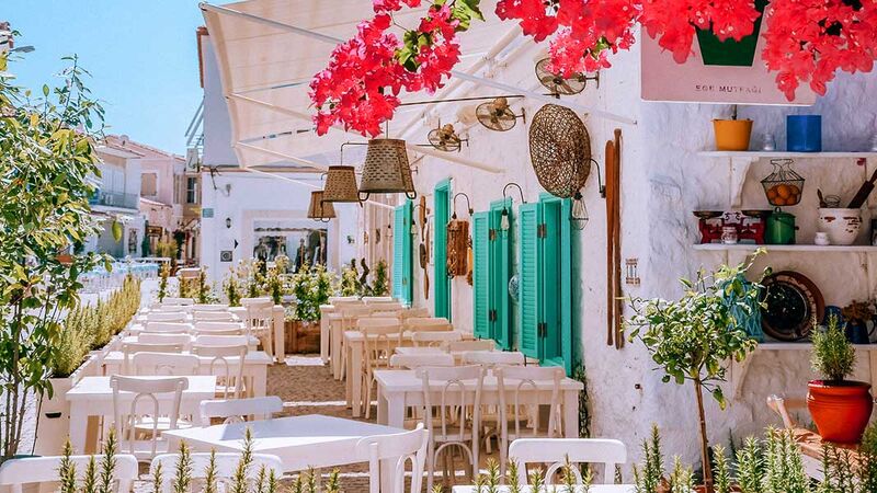 Salda Pamukkale Çeşme Alaçatı Turu / 1 Gece 2 Gün / İstanbul Kalkışlı