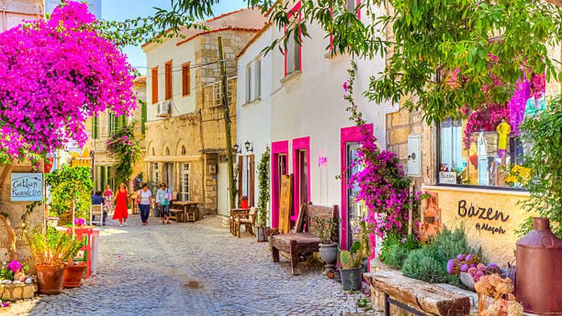 Salda Pamukkale Çeşme Alaçatı Turu / 1 Gece 2 Gün / İstanbul Kalkışlı